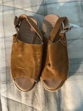 Sperry women’s platform sandals